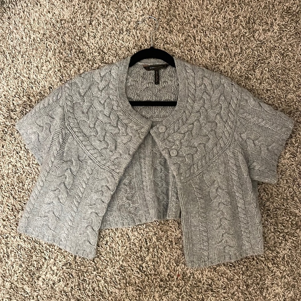 BCBGMAXAZRIA Braided Grey cropped sweater